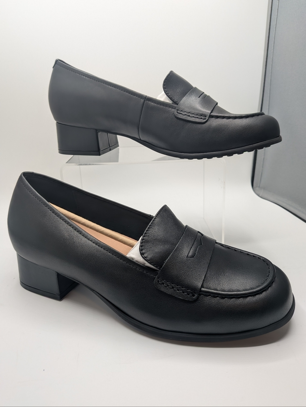 Low Heel Loafers NWB- 10WW-Black - Picture 2 of 15